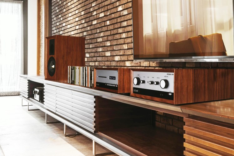 STEREO 230 Lifestyle Walnut (3)-2.jpg