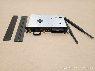 Встраиваемый компьютер AM50-EDU для панелей SMART